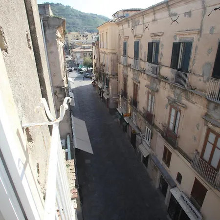 Al Vecchio Castello فندق مبيت وإفطار
