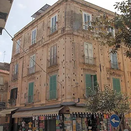 Al Vecchio Castello فندق مبيت وإفطار